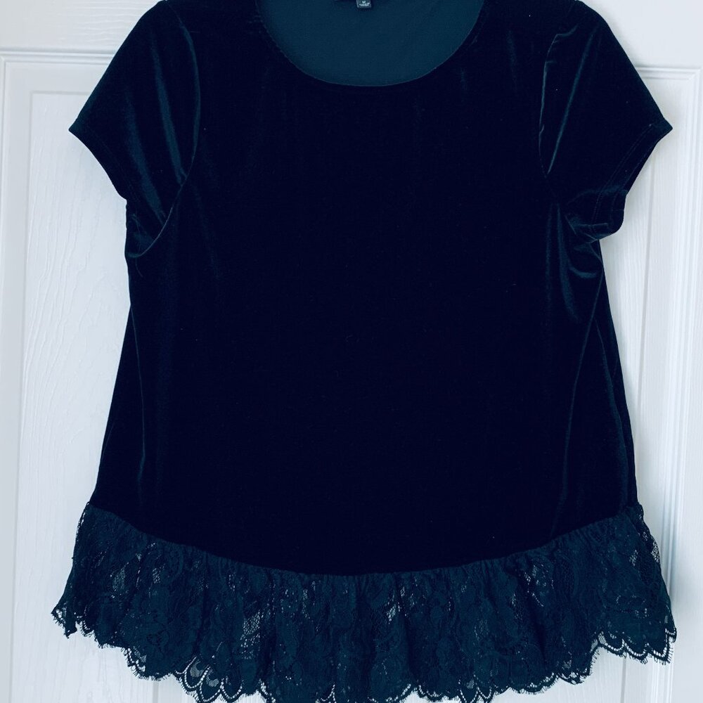 ADRIANNA PAPELL Black Velvet Short Sleeve Fine Lace Bottom Top